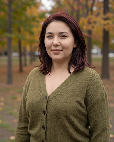 Zarina, 30, verified Kazakh woman from Shymkent in an olive cardigan in an autumn park
